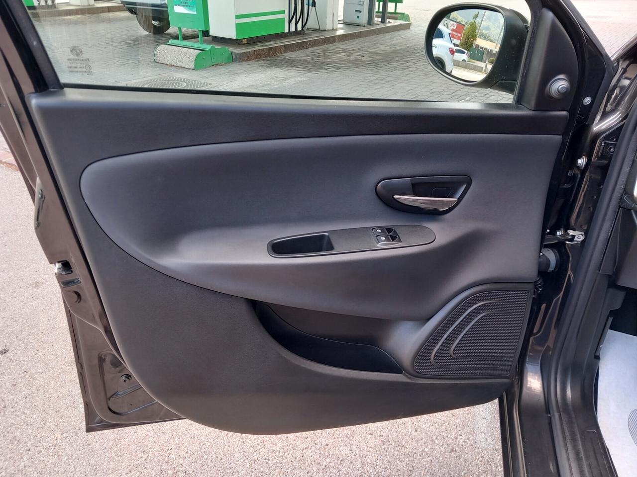 Lancia Ypsilon 1.2 EURO 6 Platinum