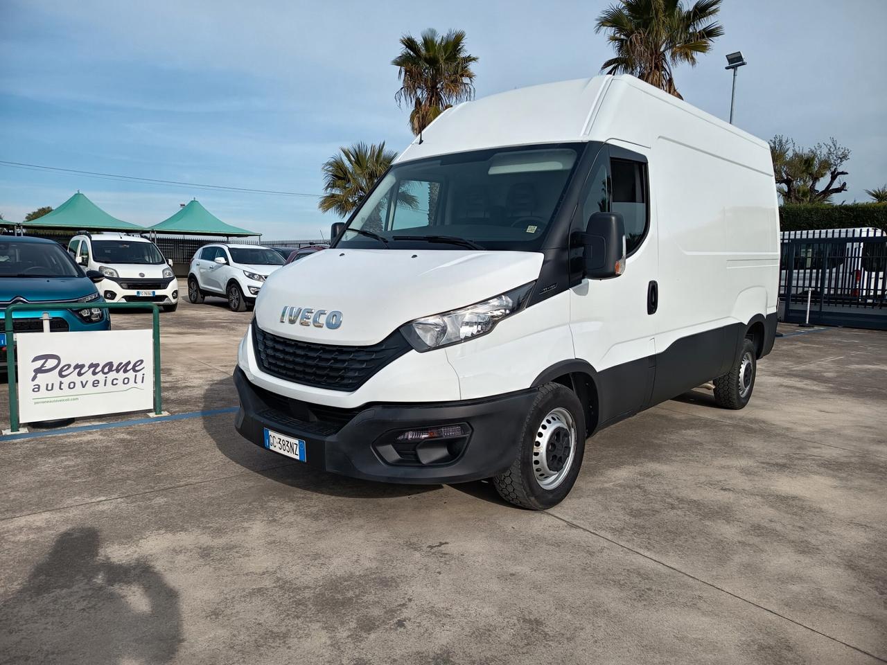 Iveco Daily 33S12 2.3 H2 Cabinato