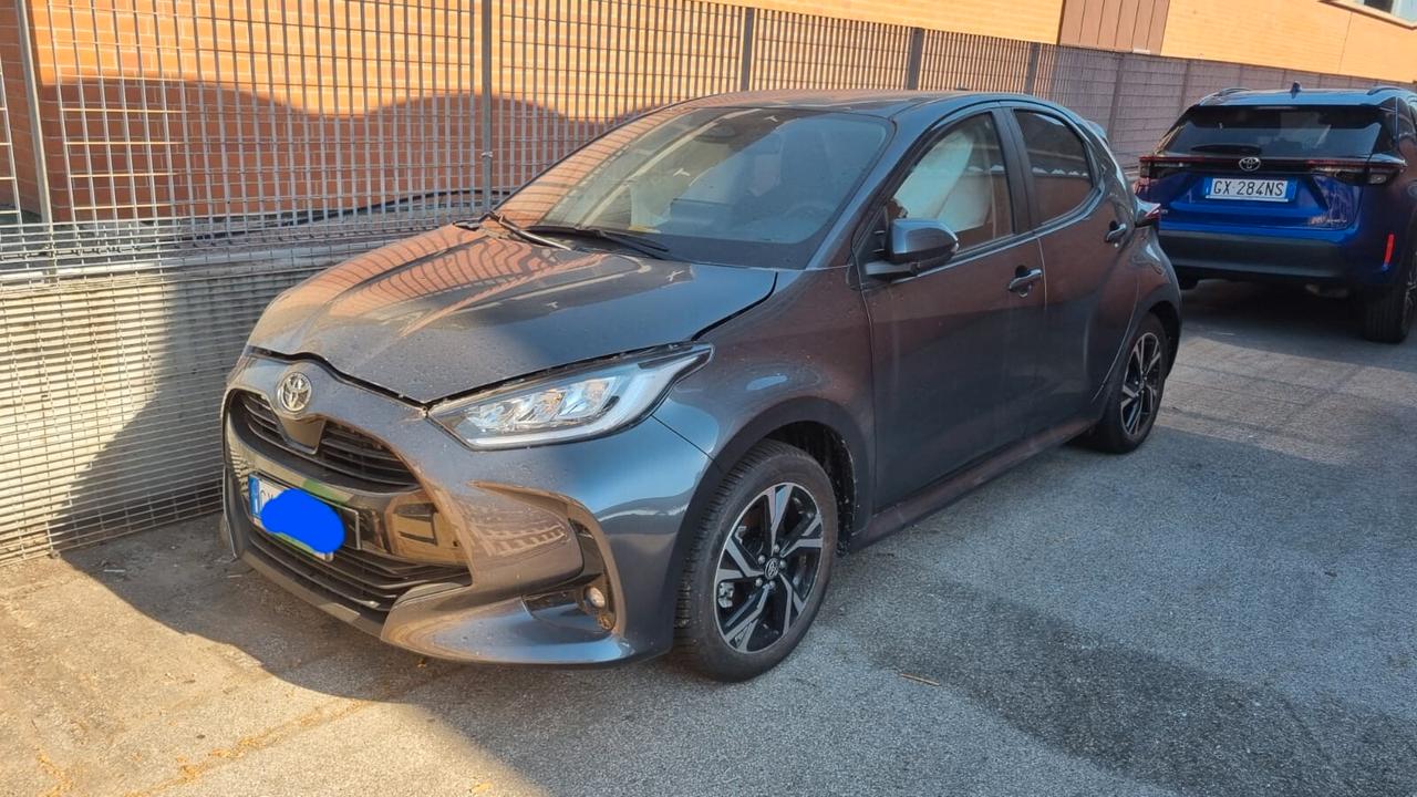 Toyota Yaris 1.5 Hybrid 5 porte Trend INCIDENTATA