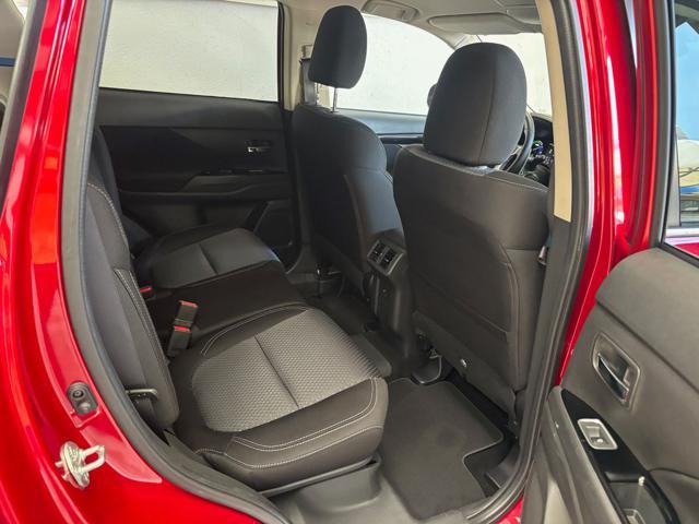 MITSUBISHI Outlander 2.4 MIVEC 4WD PHEV Instyle