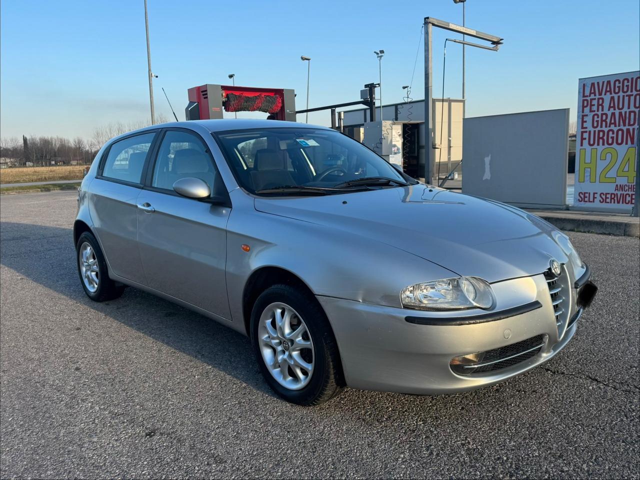 Alfa Romeo 147 1.6i 16V Twin Spark cat 5p. Distinctive
