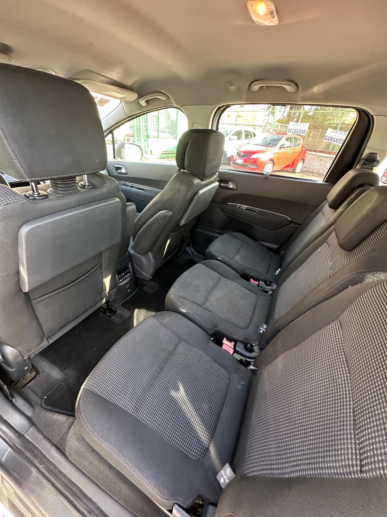 Peugeot 5008 2.0 HDi 150CV Féline