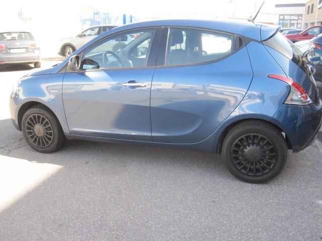 Lancia Ypsilon 1.0 FireFly 5 porte S&S Hybrid Silver