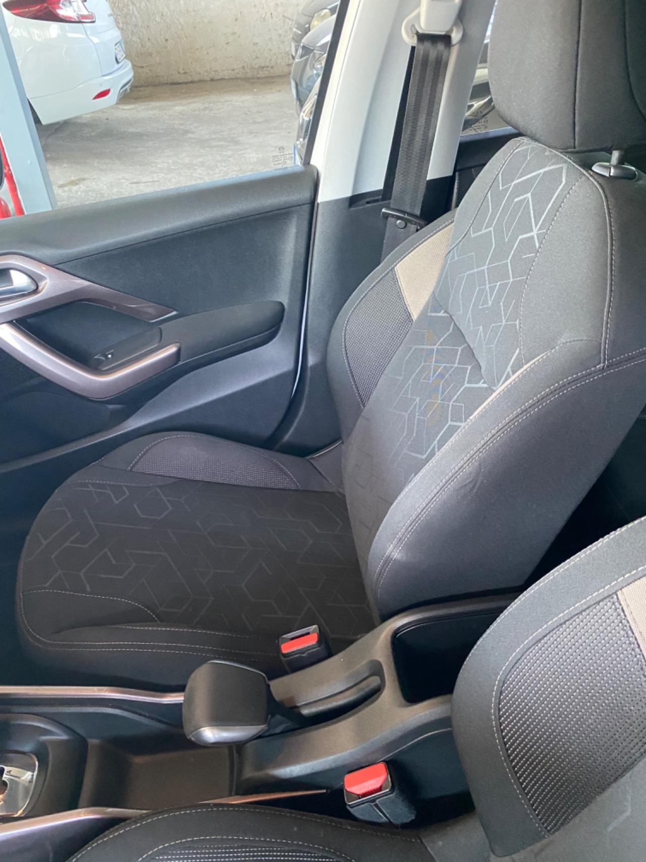 Peugeot 2008 1.6 HDI Automatica 2014 Full Navi