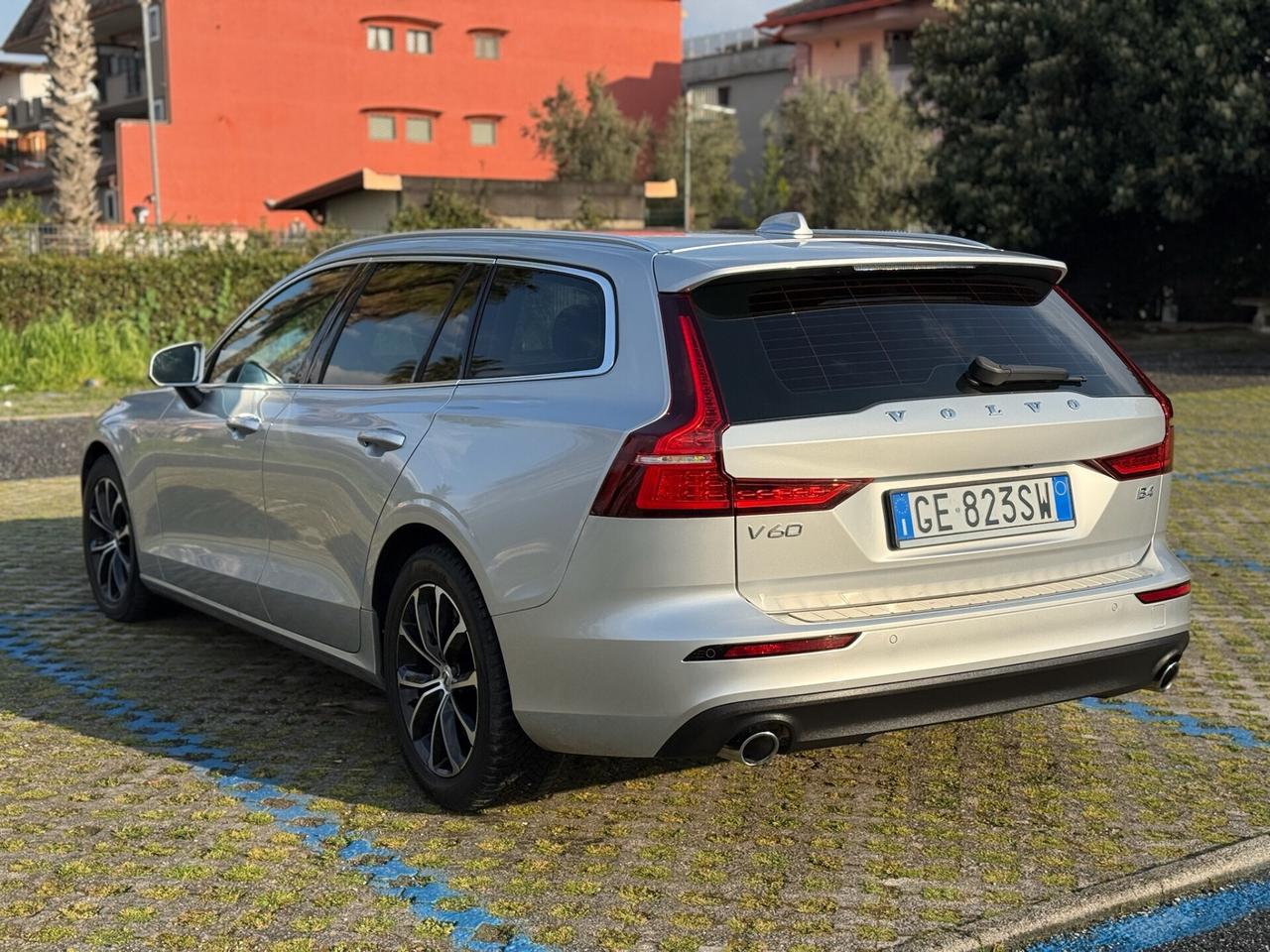 VOLVO V60 2021 B4 Geartronic R-Design