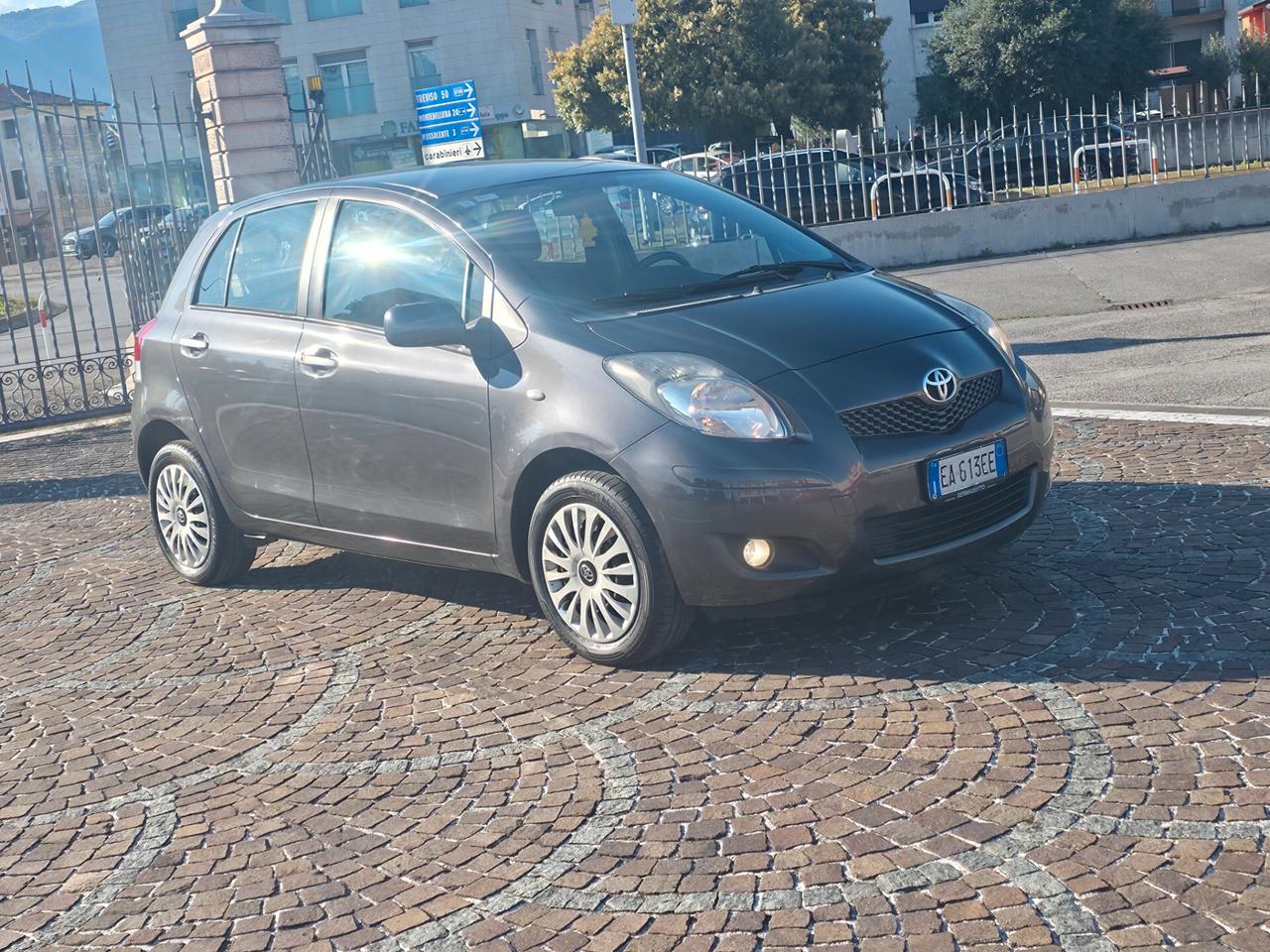 Toyota Yaris 1.0 5 porte
