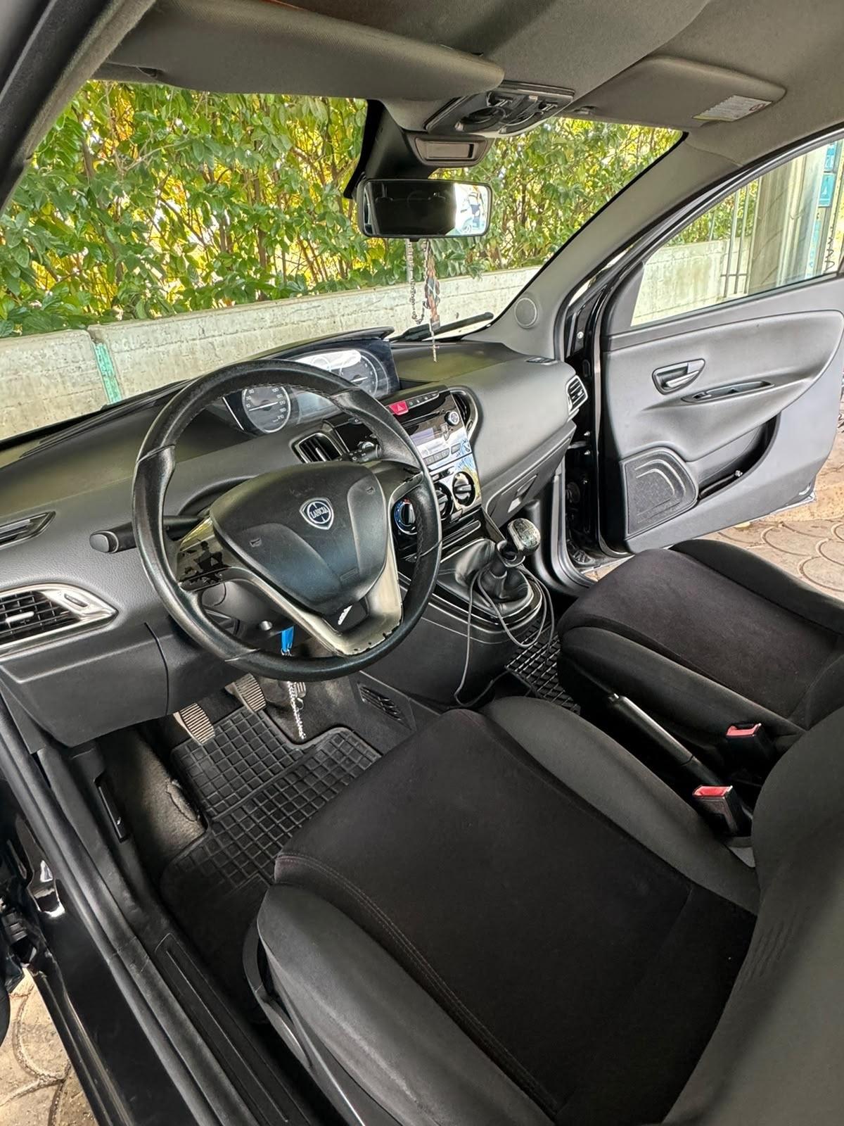 Lancia Ypsilon 0.9 TwinAir 85 CV 5 porte Metano Ecochic Gold