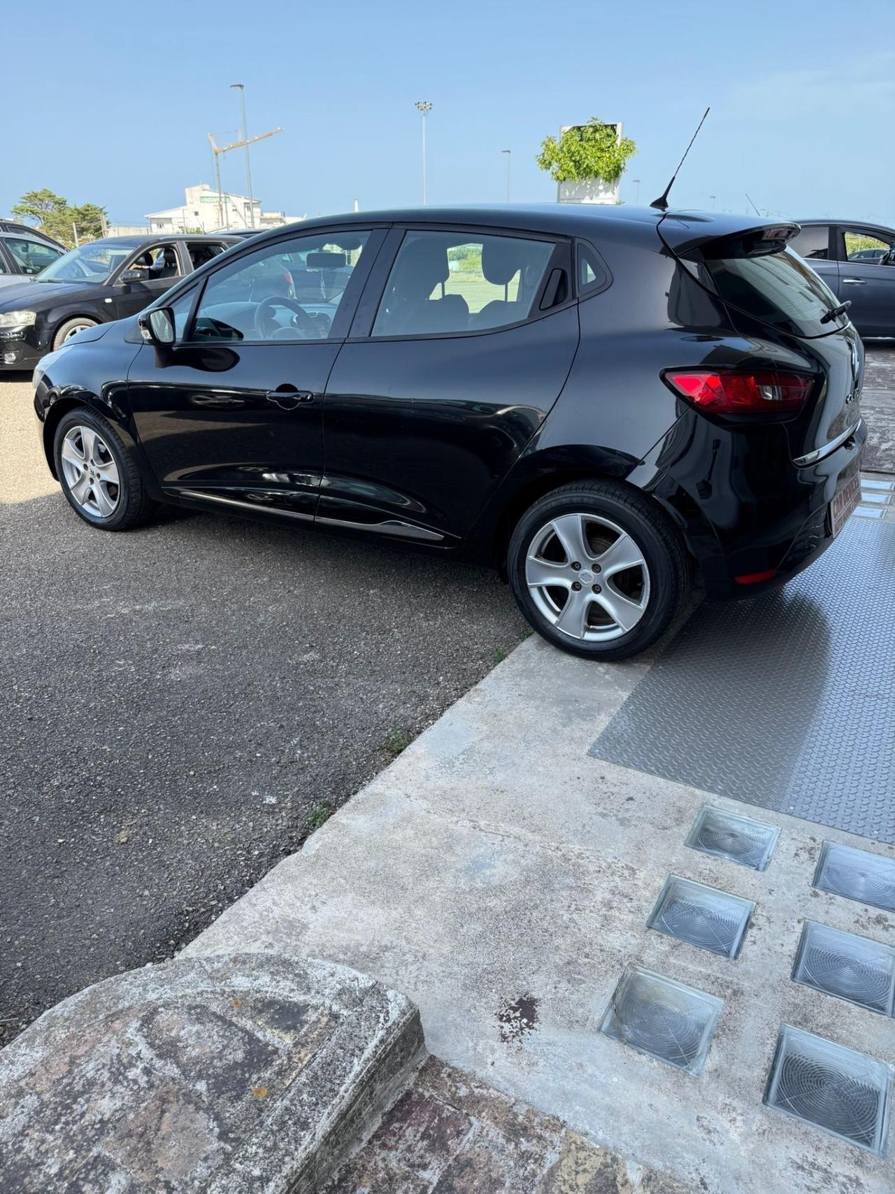 Renault New Clio 1.5 - NEOPATENTATI- UNICO PROPRIETARIO