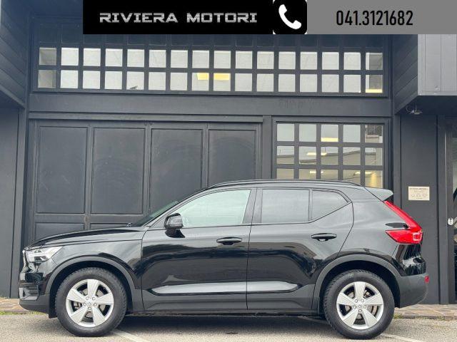 VOLVO XC40 T2 Momentum Core