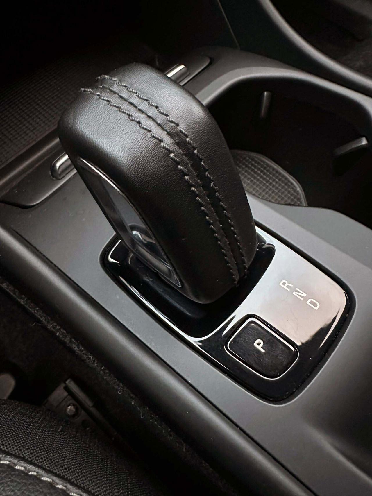 Volvo XC40 T5 Twin Engine Geartronic Hybrid Plug in R-design Tetto Apribile