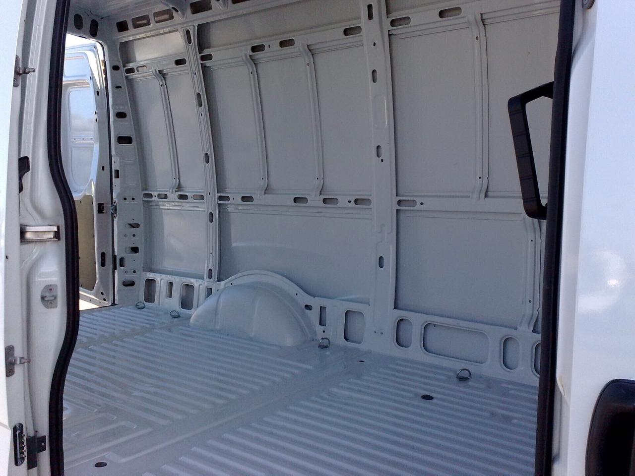 Iveco Daily 35s14 2.3hpt Furgone di serie - 2021