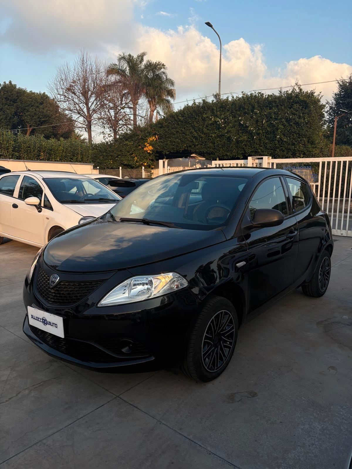 Lancia Ypsilon 1.2 69 CV 5 porte GPL Ecochic Elefantino Blu