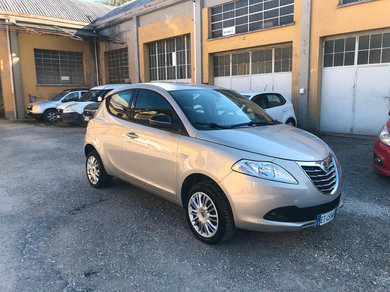 Lancia Ypsilon 0.9 TwinAir 85 CV 5 porte Metano Ecochic Gold