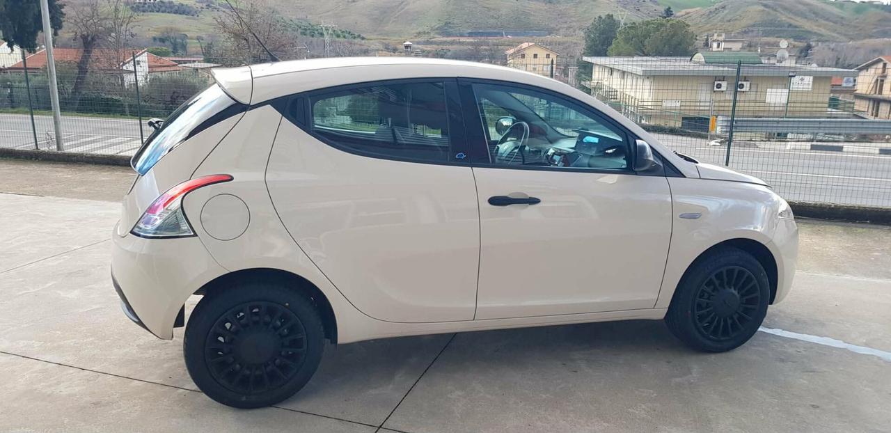 Lancia Ypsilon 1.2 69 CV 5 porte Unyca
