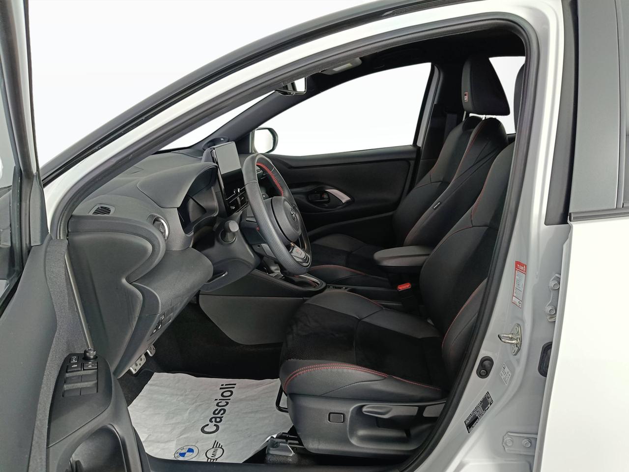TOYOTA Yaris IV 2020 - Yaris 1.5h 130 GR Sport