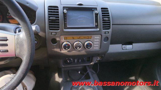 NISSAN Navara 2.5 dCi 4 porte Double Cab SE