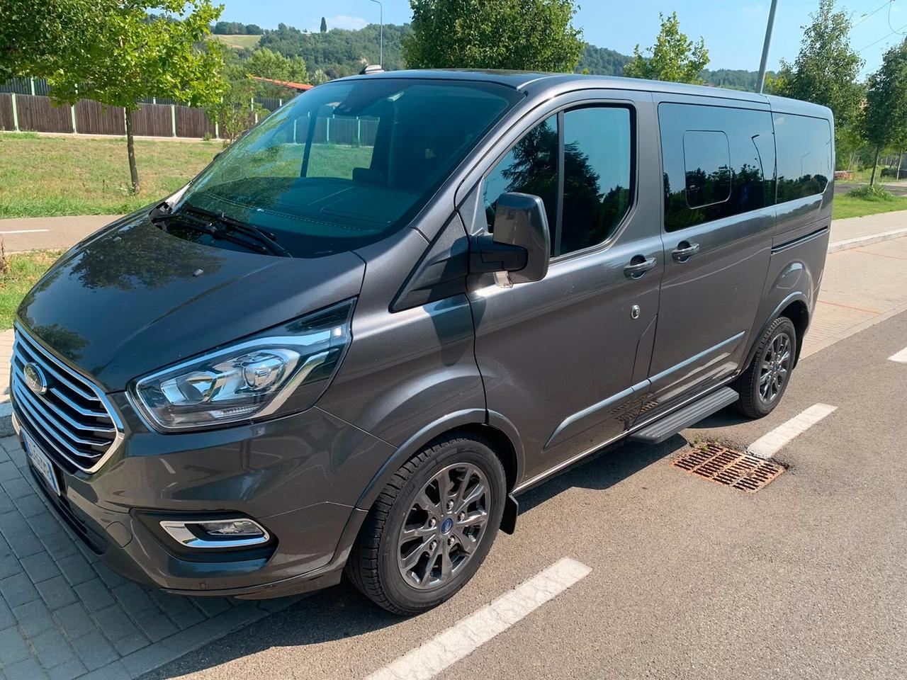 Ford Tourneo Custom 320 2.0 EcoBlue 130CV aut. PL Titanium