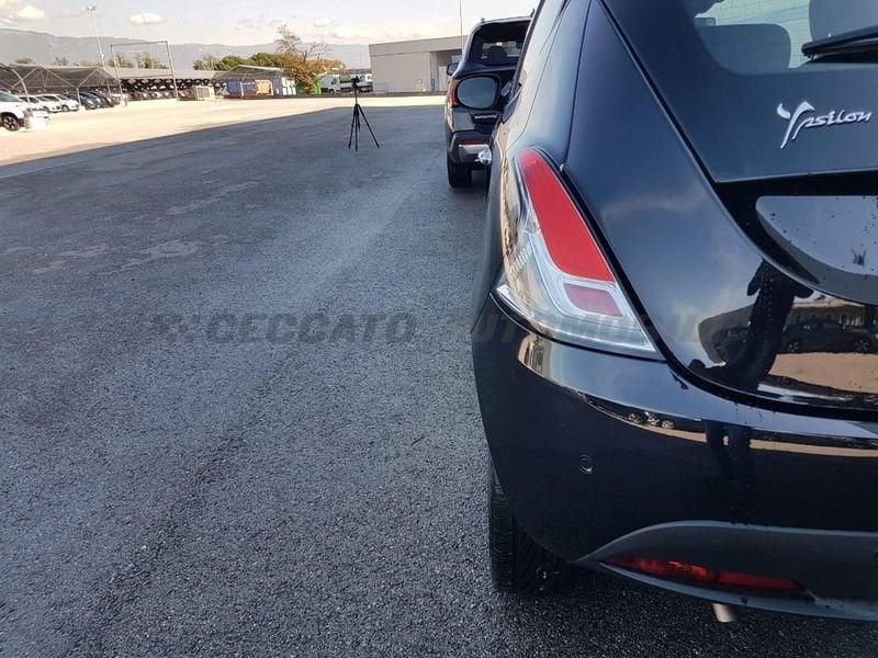 Lancia Ypsilon Ypsilon 1.0 firefly hybrid Silver s&s 70cv 5p.ti