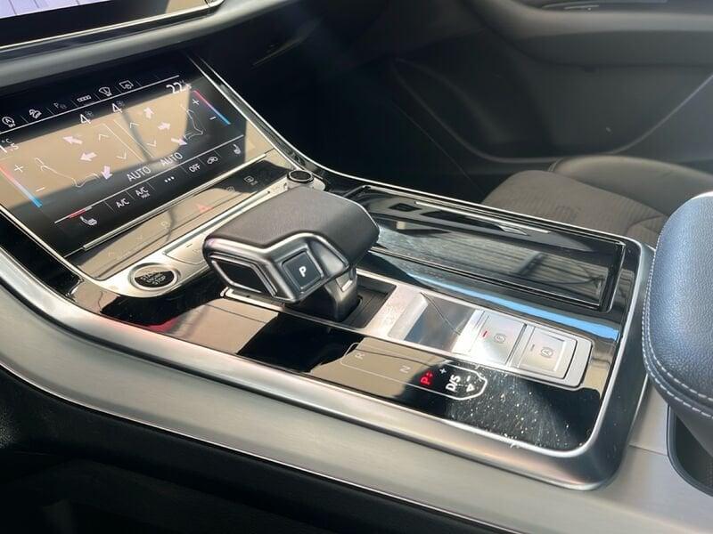 Audi Q8 50 TDI 210kW quattro tip. S Line Edition Black pack