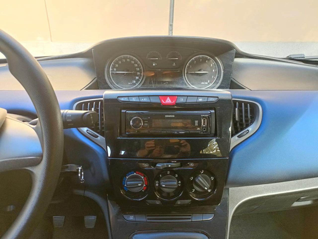 Lancia Ypsilon 1.2 69 CV 5 porte Silver