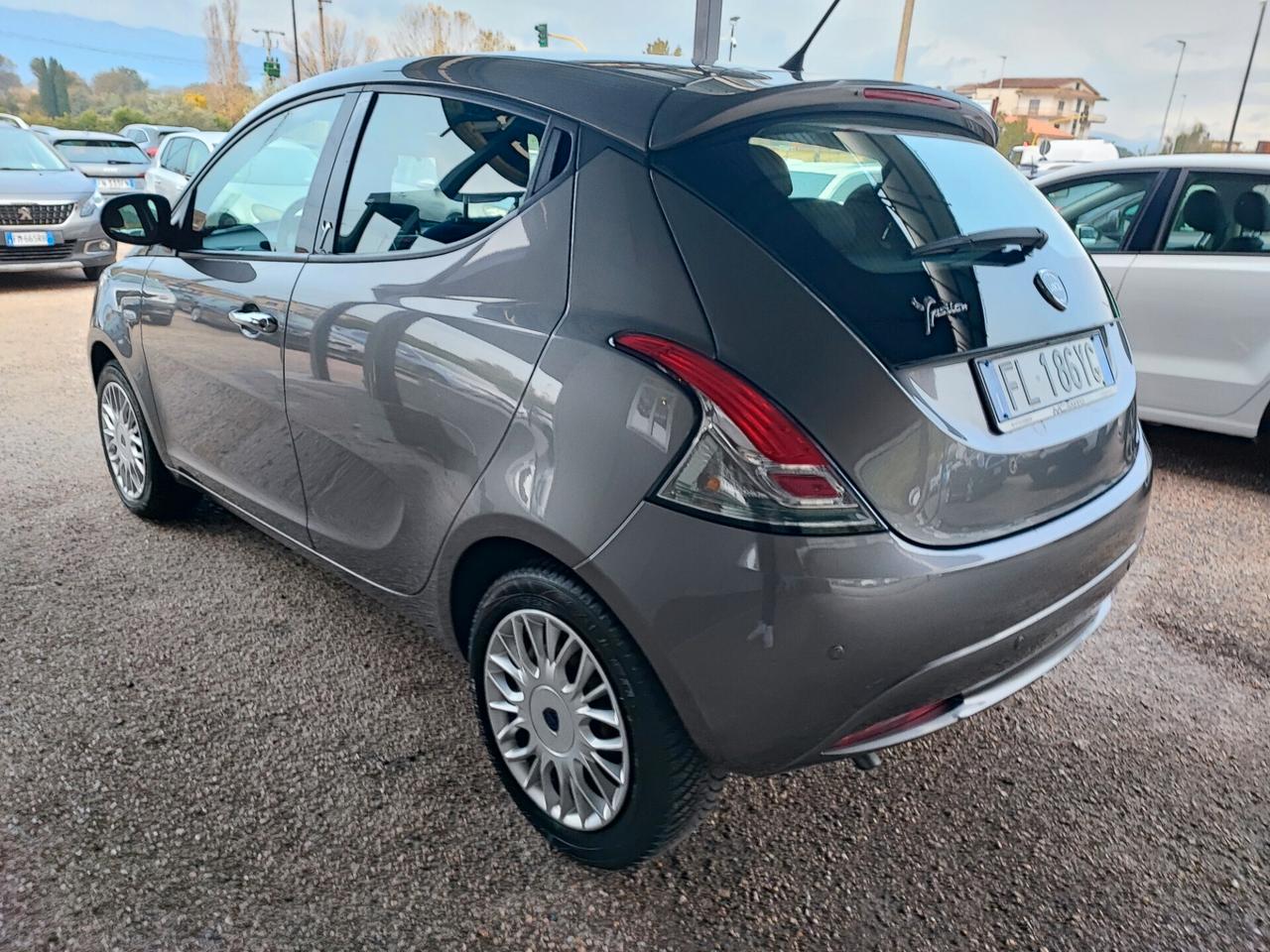Lancia Ypsilon 1.2 69 CV 5 porte Unyca