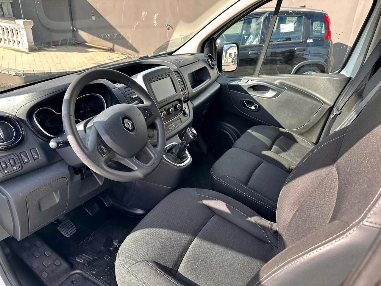Renault Trafic T27 2.0 dCi 120CV