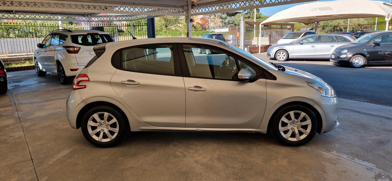 Peugeot 208 1.4 eHDi 68cv Automatica