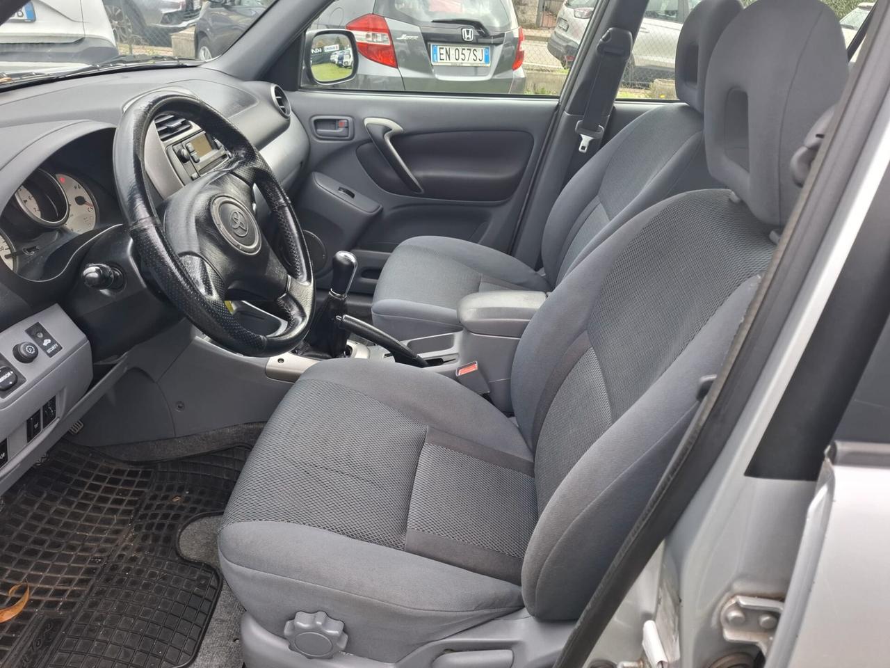 Toyota RAV4 2.0 - 5 porte con GANCIO TRAINO