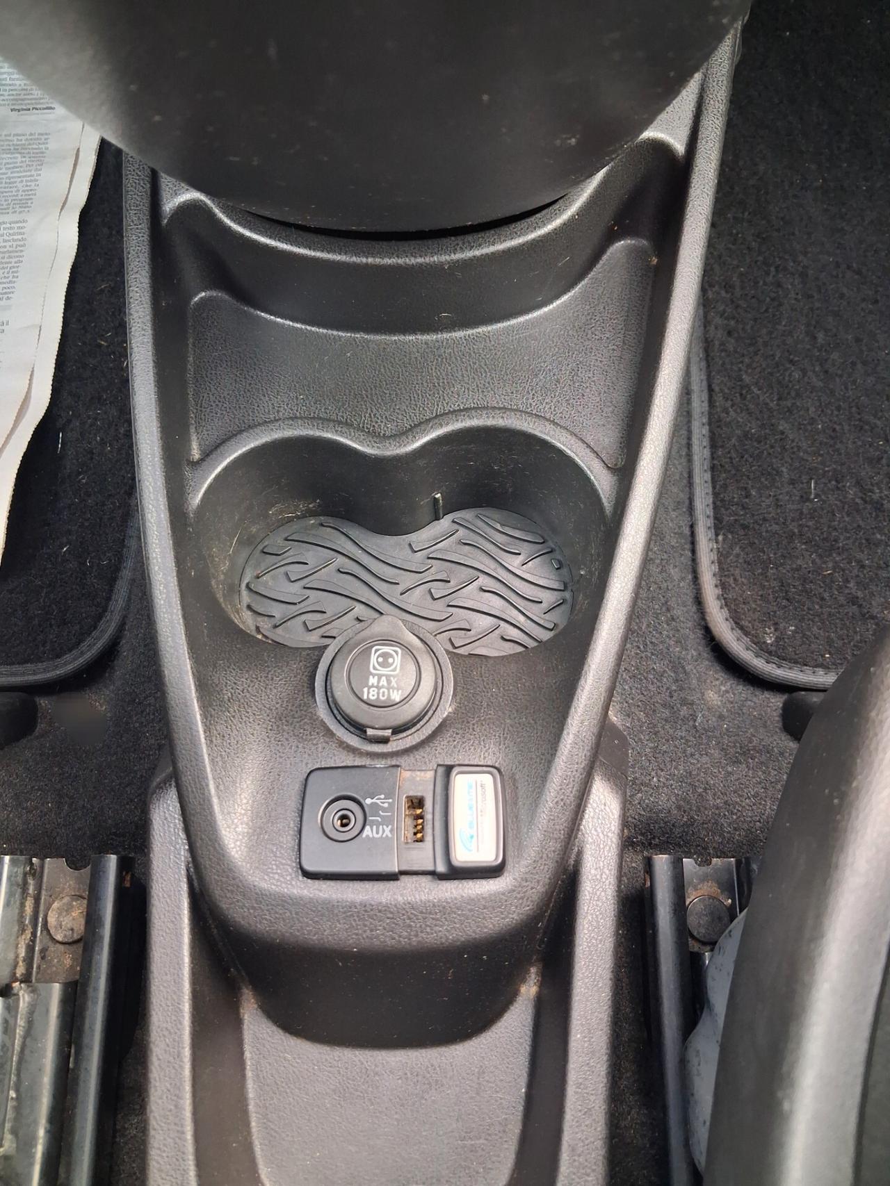Lancia Ypsilon 1.2 69 CV 5porte S Momodesign