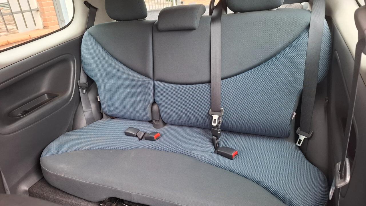 Toyota Yaris 1.0i 16V cat 3 porte Sol