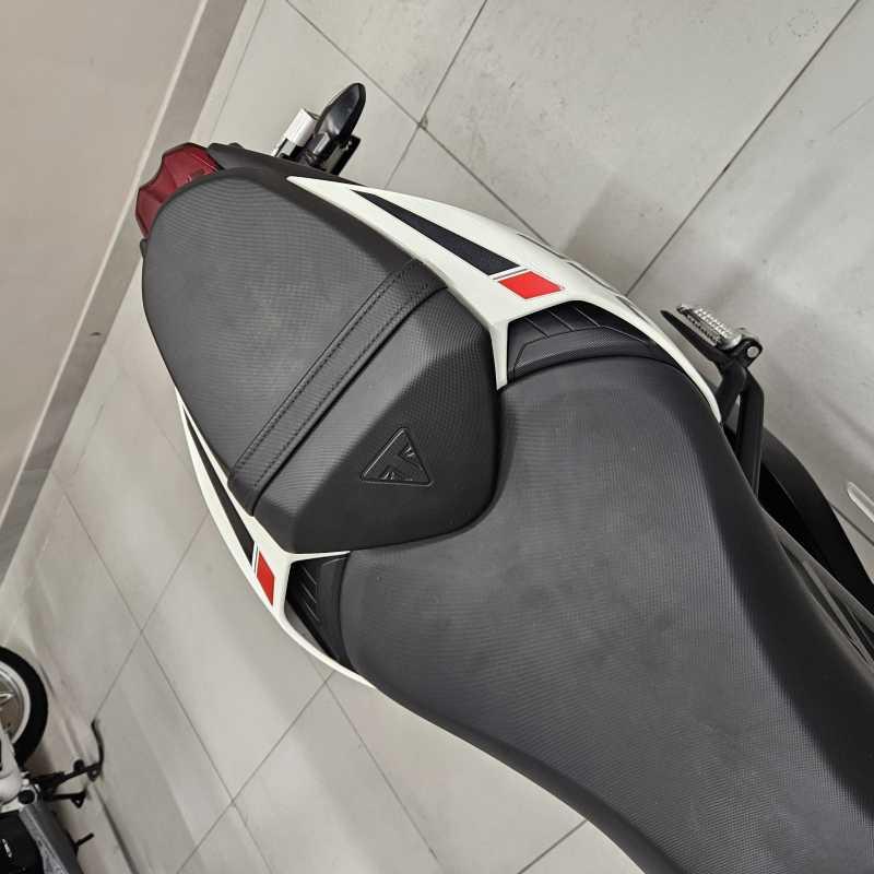 Triumph Street Triple 765 R - 2024