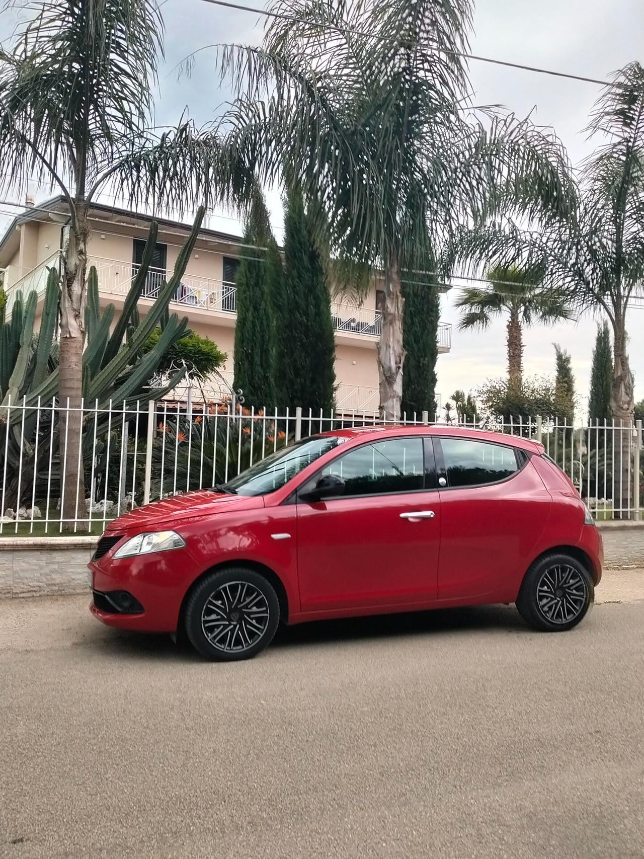 Lancia Ypsilon 1.2 69 CV 5 porte GPL Ecochic Platinum