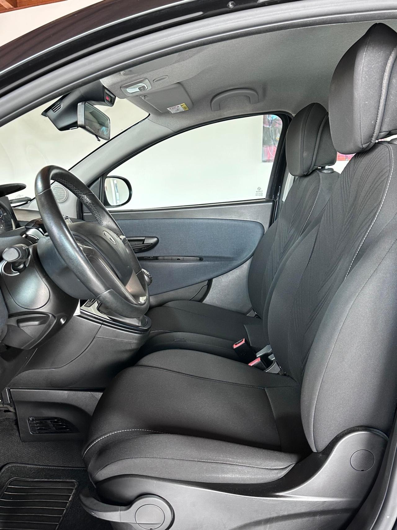 Lancia Ypsilon 1.0 FireFly 5 porte S&S Hybrid Ecochic Gold