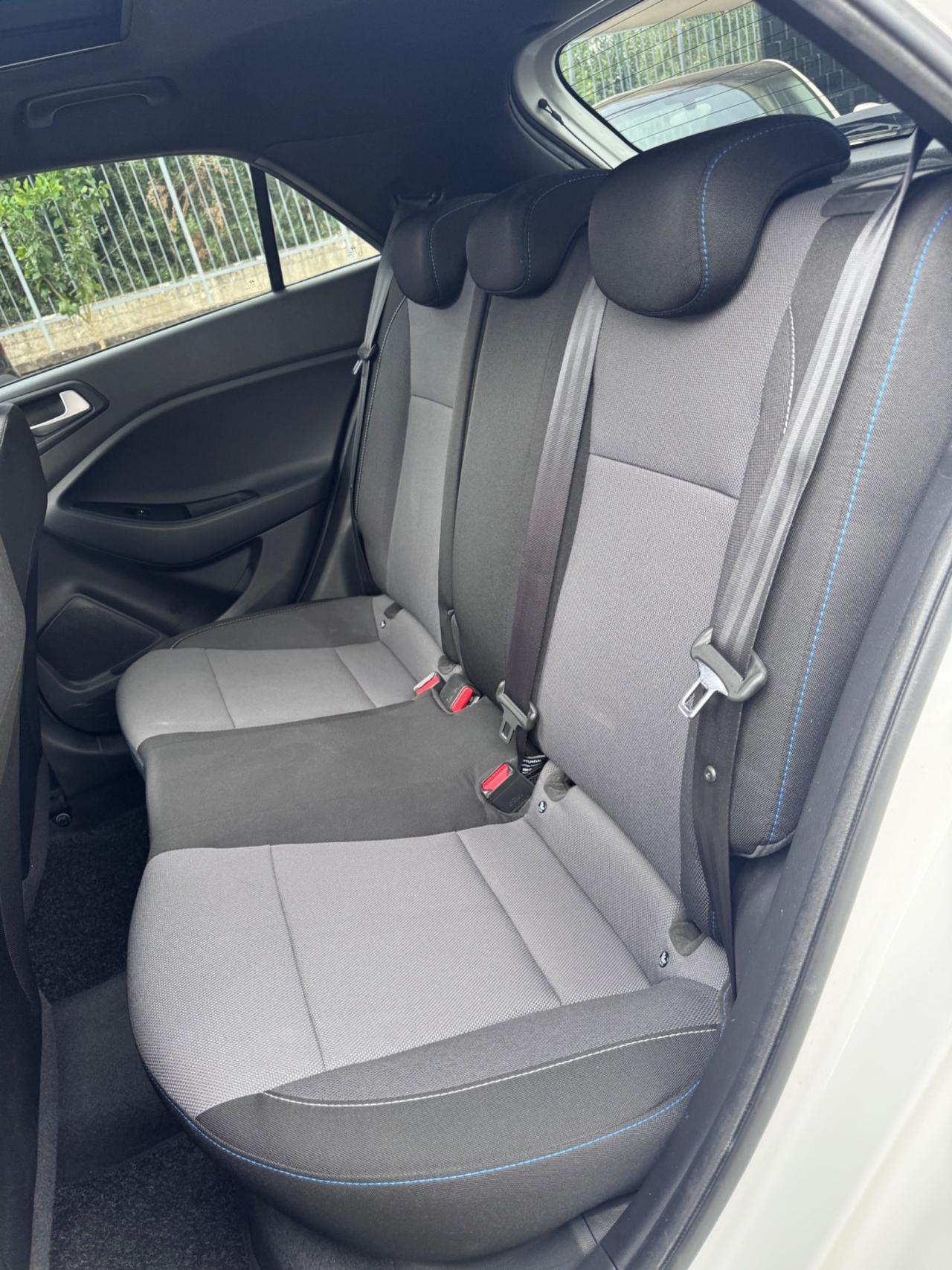 Hyundai i20 1.1 CRDi 2017 TETTO
