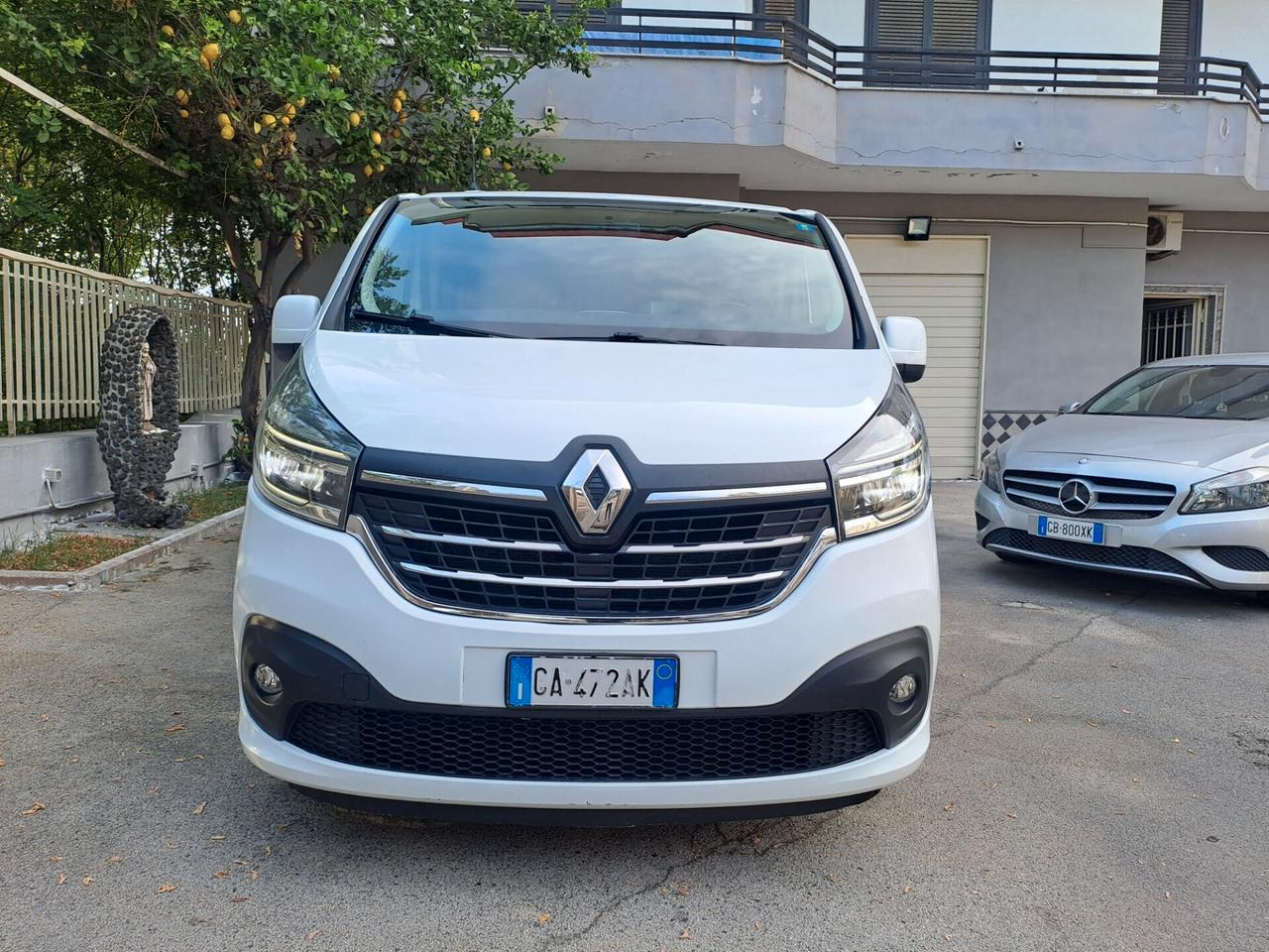 Renault Trafic T27 2.0 dCi 120CV PC-TN Intens 9 POSTI
