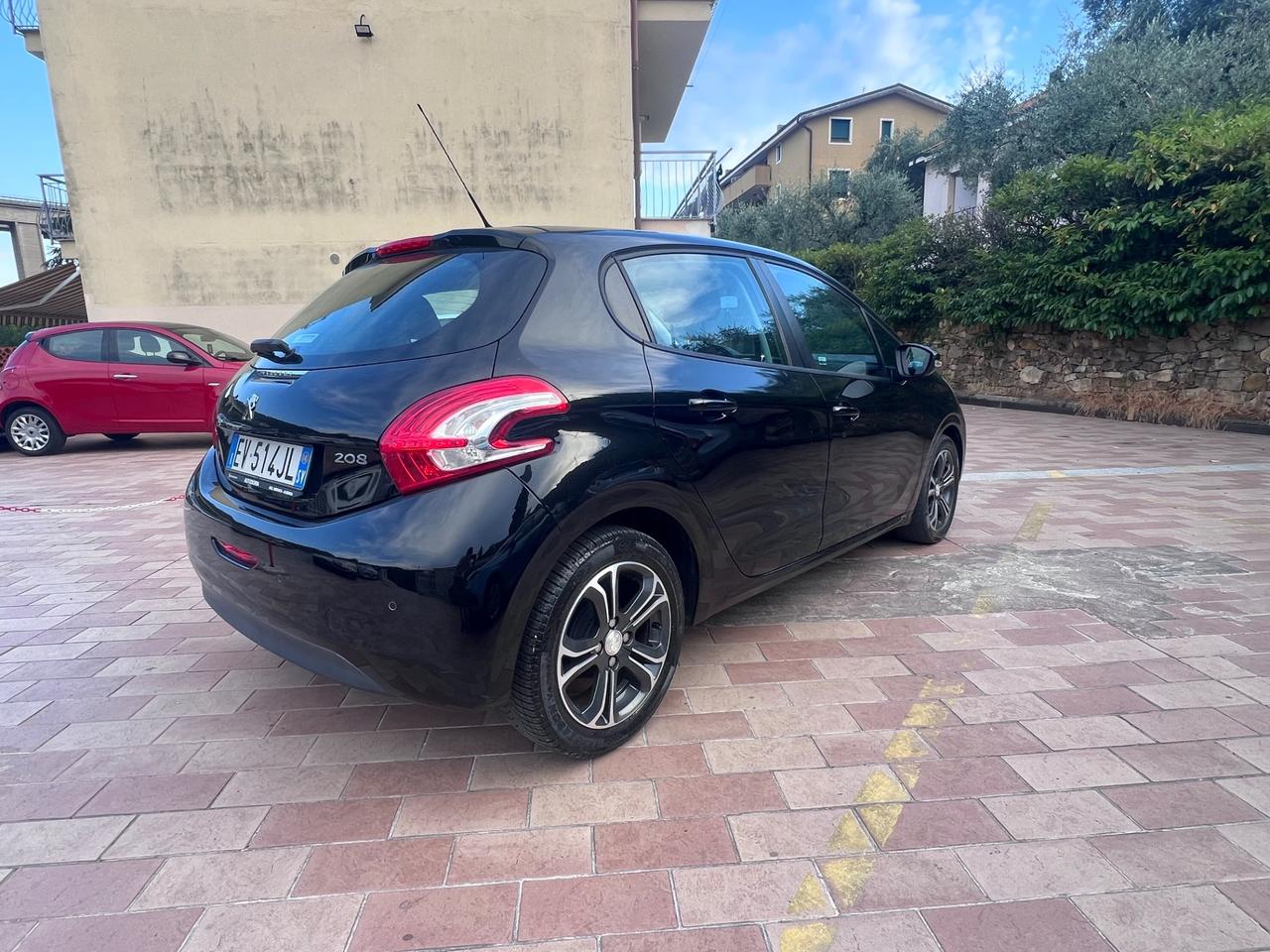 Peugeot 208 1.4 HDi 68 CV 5 porte Allure