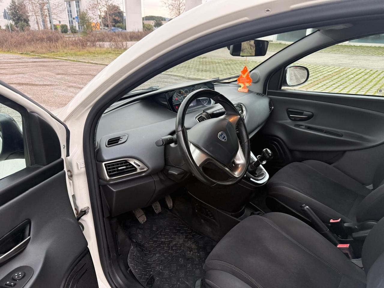 Lancia Ypsilon 0.9 TwinAir 85 CV 5 porte Metano Ecochic Gold