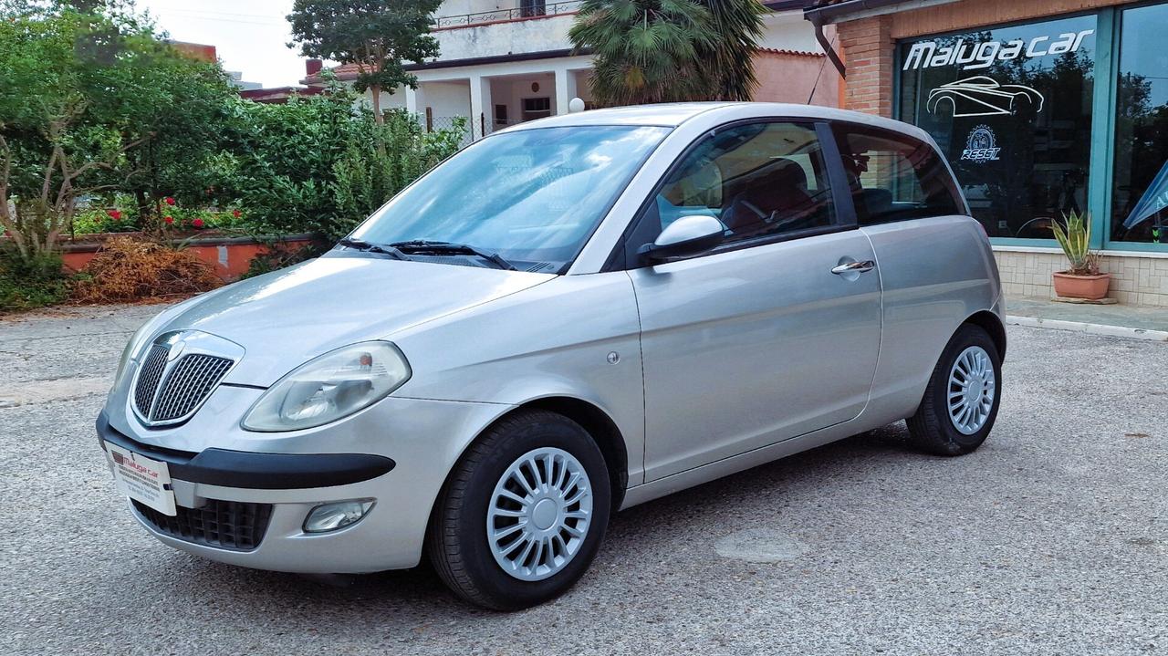 Lancia Ypsilon 1.2 16V Platino