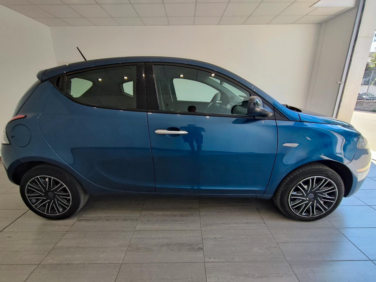 Lancia Ypsilon 1.0 FireFly 5 porte S&S Hybrid UnYca