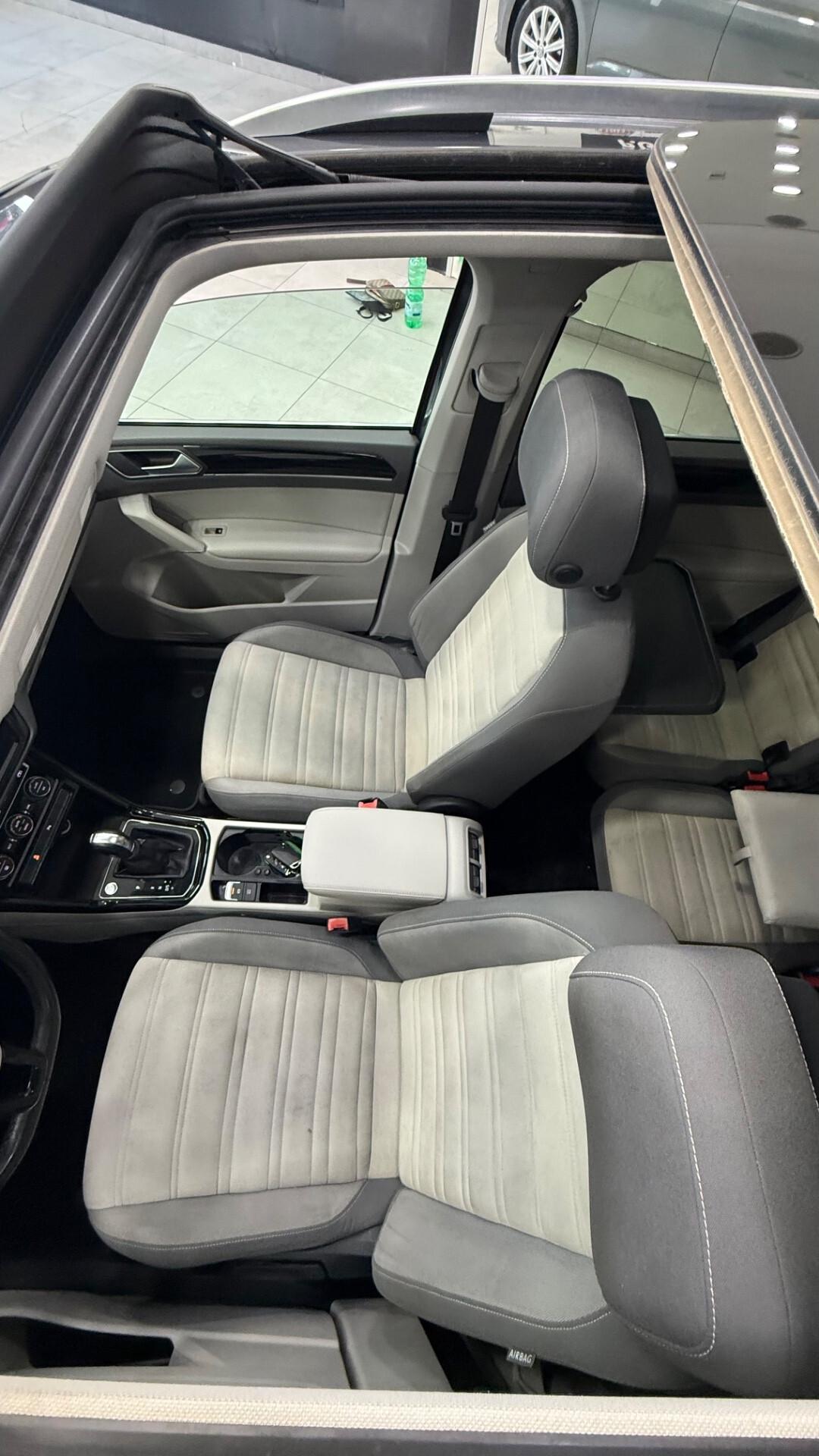 Volkswagen Touran 2.0 TDI 150 CV SCR DSG Executive BlueMotion Tech.