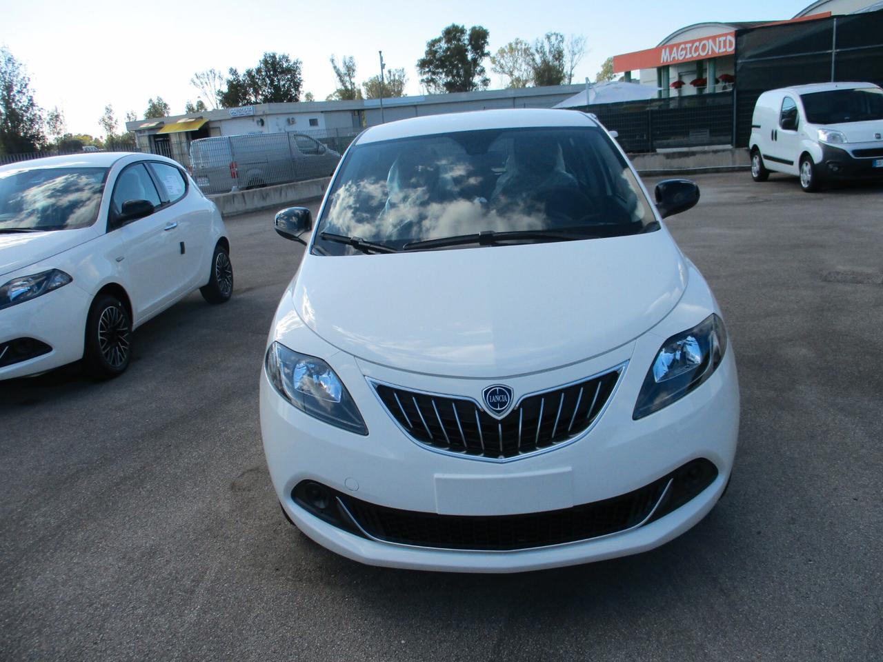 Lancia Ypsilon 1.0 FireFly 5 porte S&S Hybrid Platino