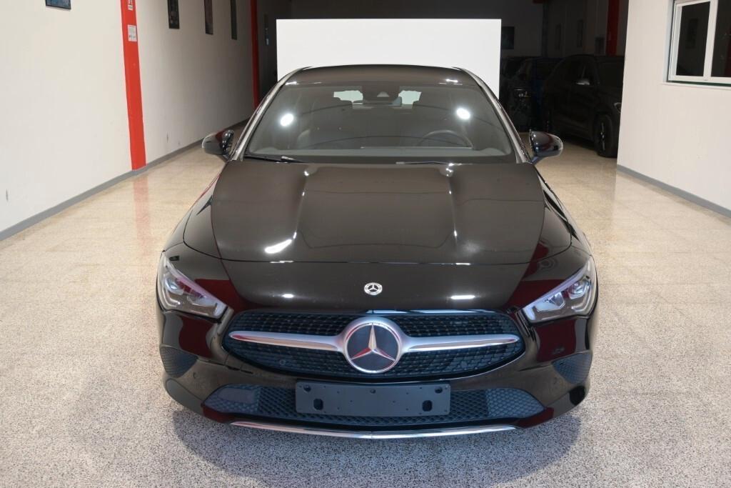 MERCEDES-BENZ CLA SHOOTING BRAKE 180D 115CV AUTOMATIC BUSINESS SOLUTION ( FARI LED - PELLE - AMBIENT LIGHTS - CRUISE - NAVI PREMIUM - PARK ASSIST - CERCHI 18 )