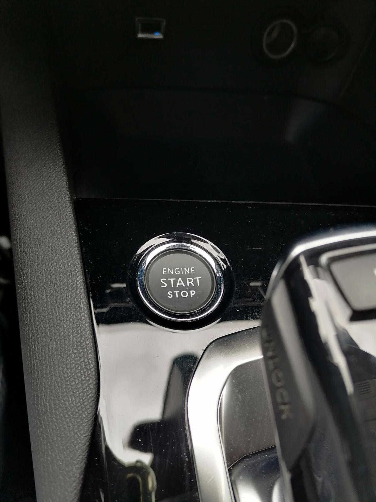 PEUGEOT 3008 ALLURE 1.5 BLUEHDI 130CV FULL LED AUTOMATICA