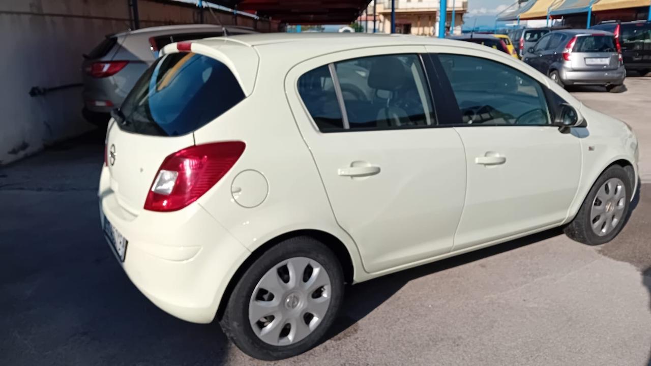 Opel corsa 5P-1.2 gpl-full-2012