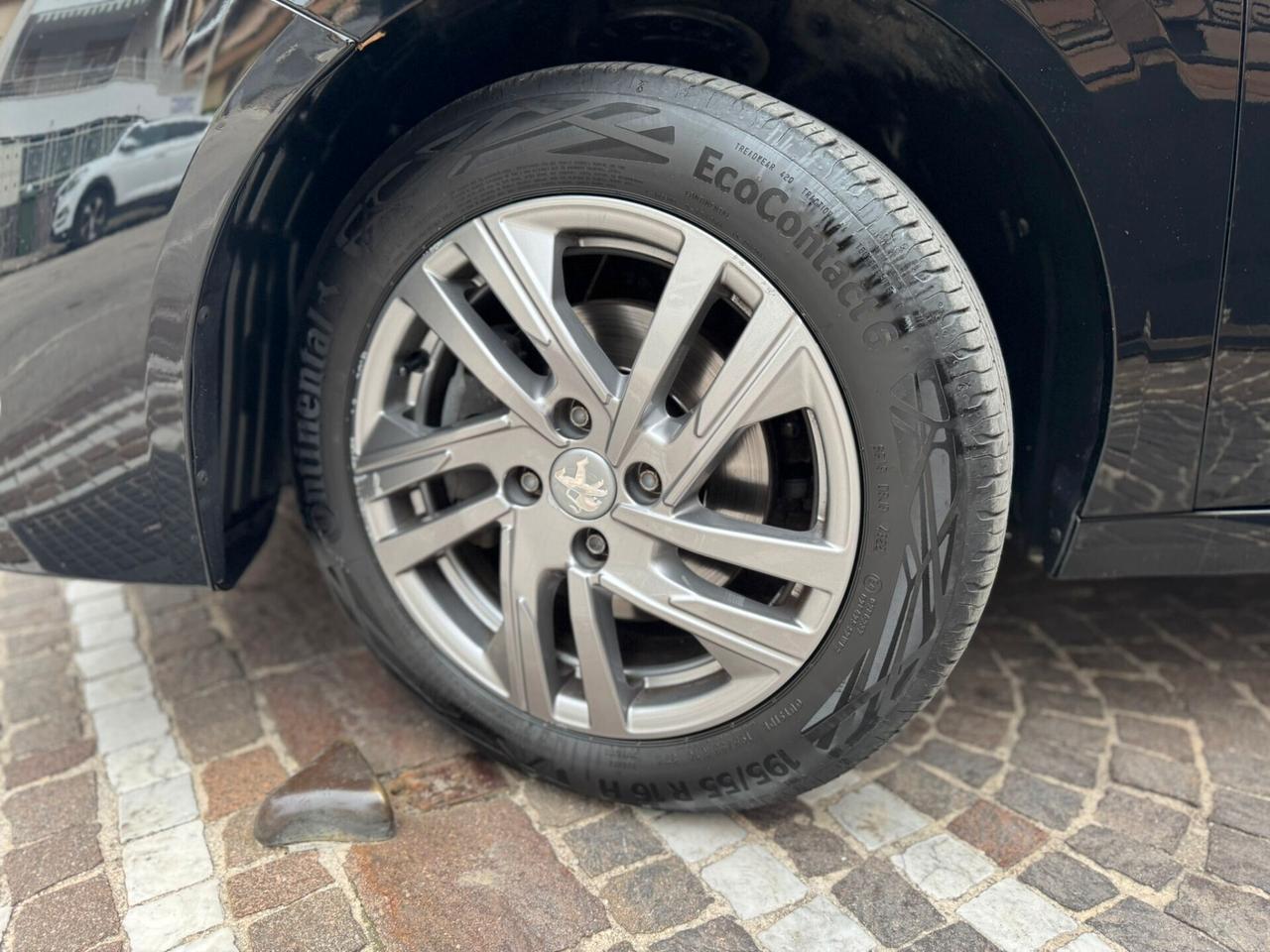 Peugeot 208 BlueHDi 100 Allure