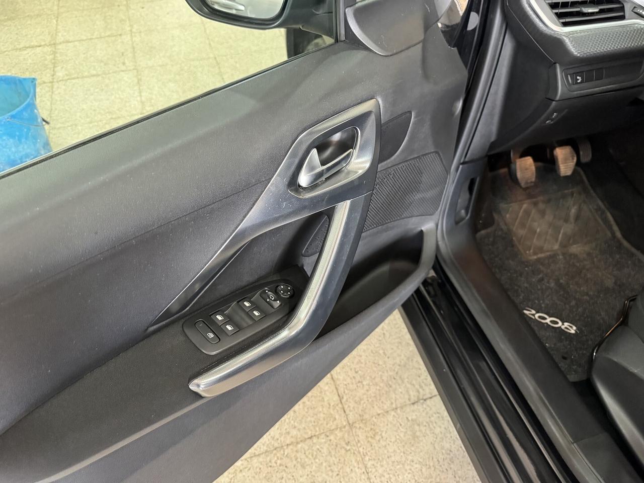 Peugeot 2008 1.2 Allure 82 cv. Navigatore 56 Mila