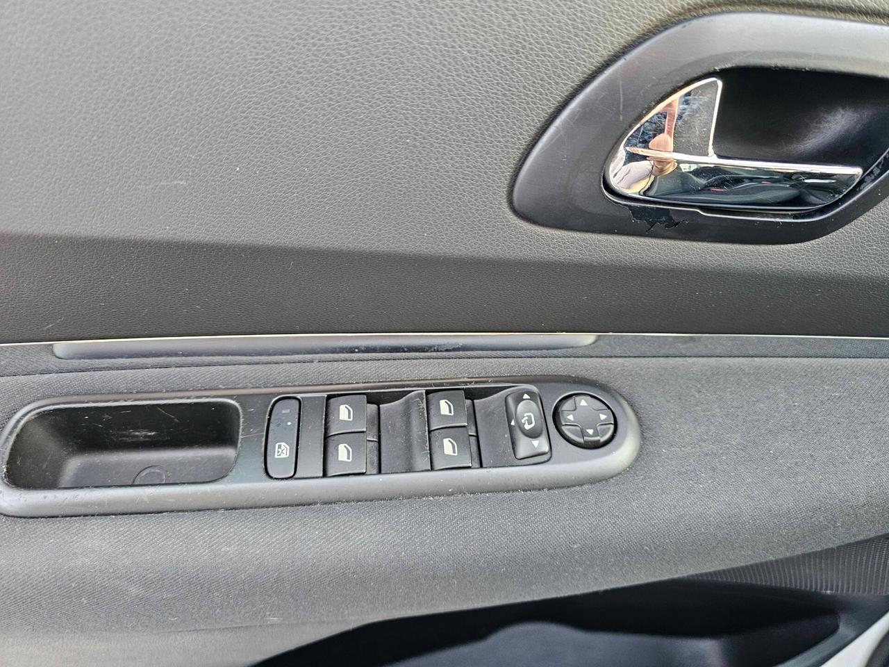 PEUGEOT 5008 1.6 BLUEHDI 120CV BUSINESS EAT6 7 POSTI