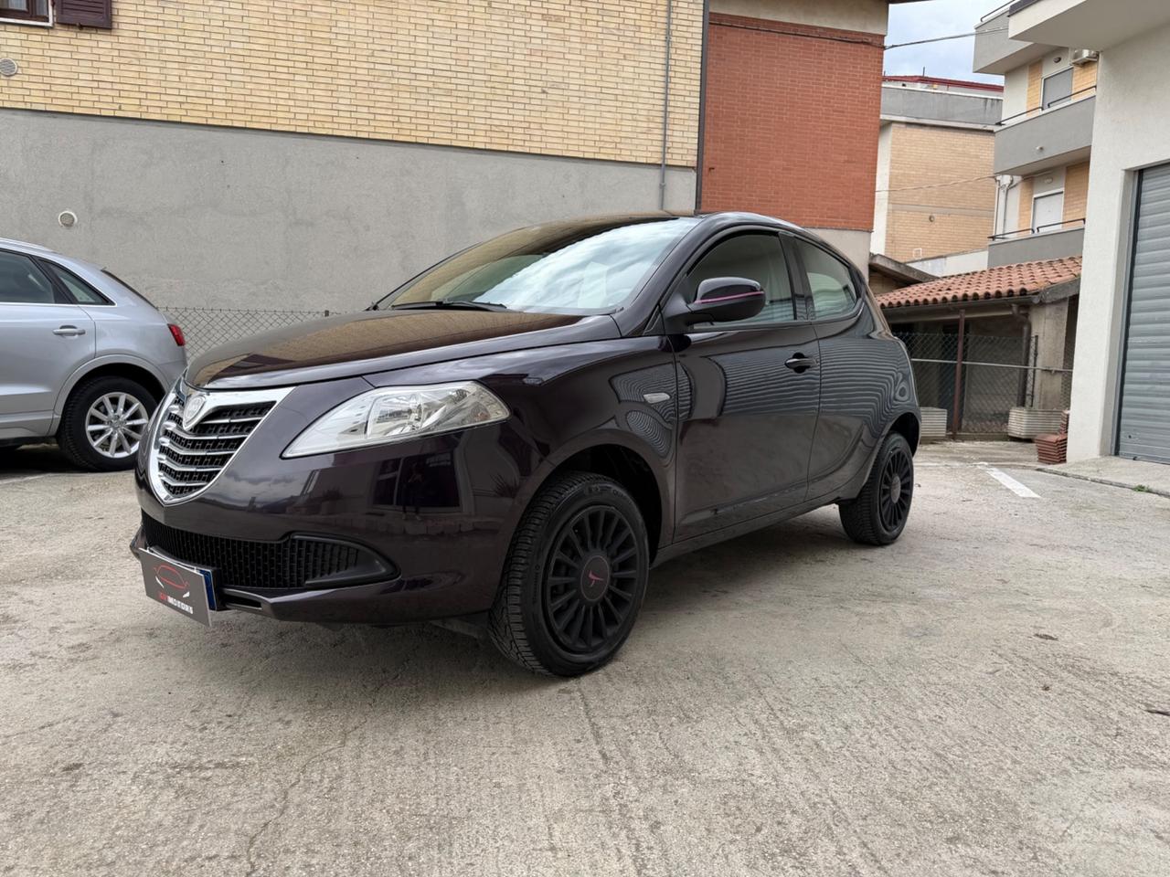 Lancia Ypsilon 0.9 TwinAir 85 CV 5 porte Metano Ecochic Elefantino