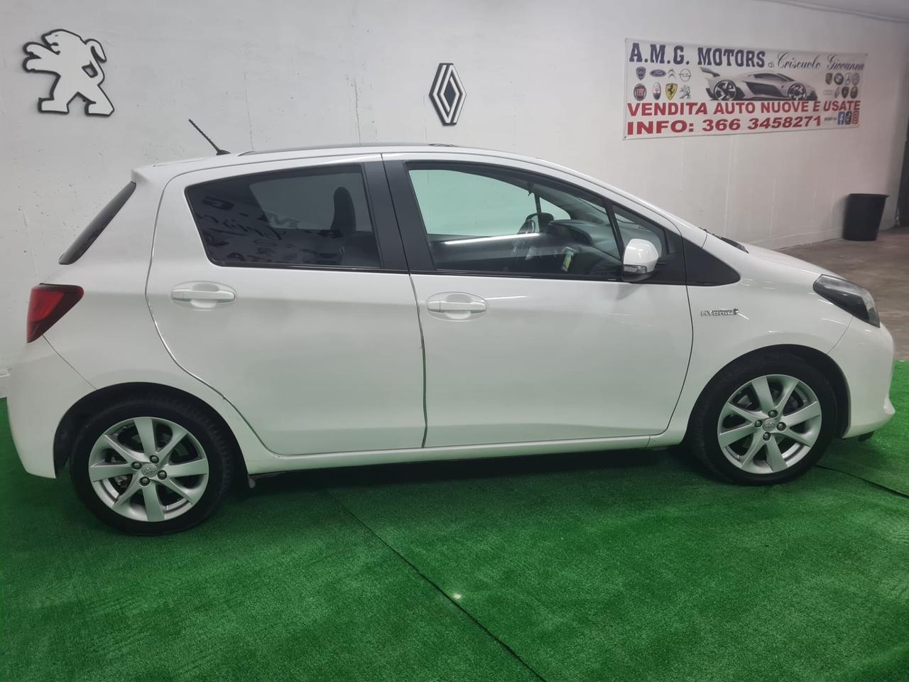 Toyota Yaris 1.5 Hybrid 5 porte by Glamour