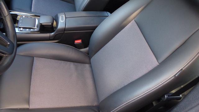 MERCEDES-BENZ GLB 200 d Automatic Sport